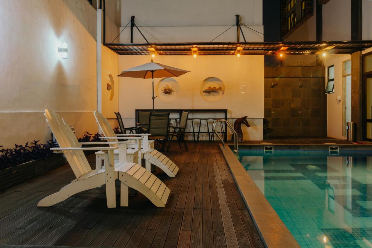 Urbanest Inn House Slipi Jakarta Exterior photo