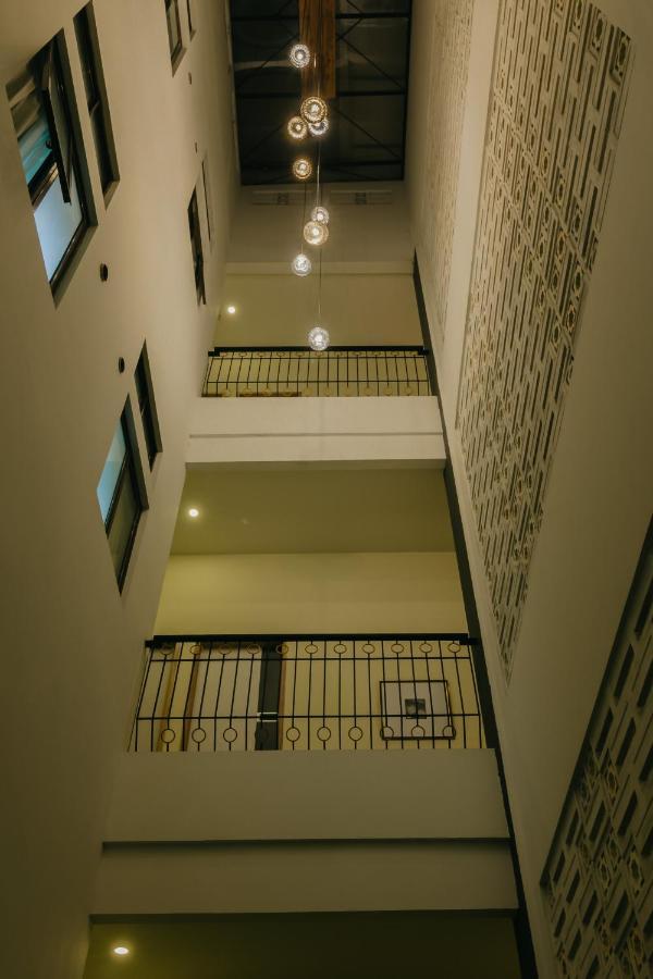 Urbanest Inn House Slipi Jakarta Exterior photo