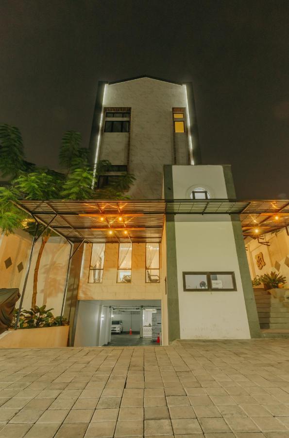 Urbanest Inn House Slipi Jakarta Exterior photo
