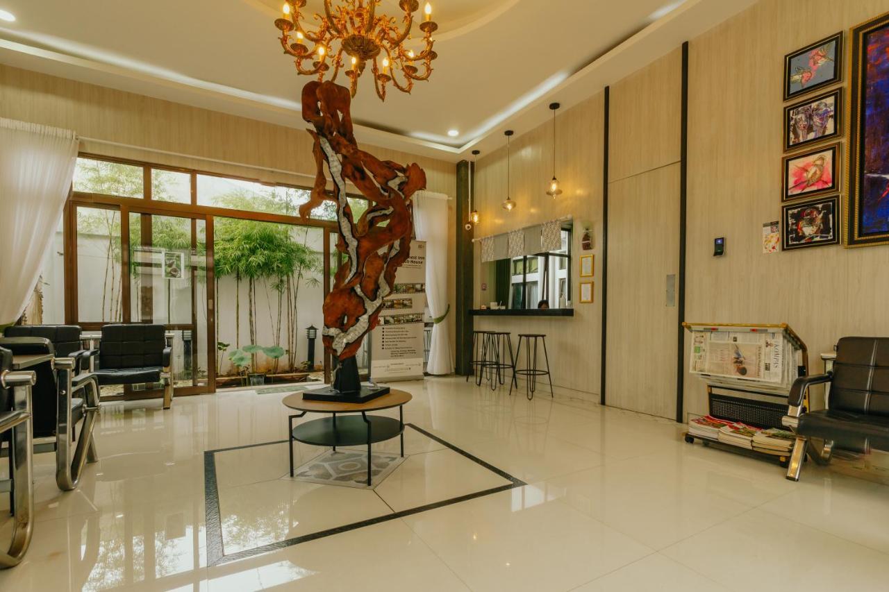 Urbanest Inn House Slipi Jakarta Exterior photo