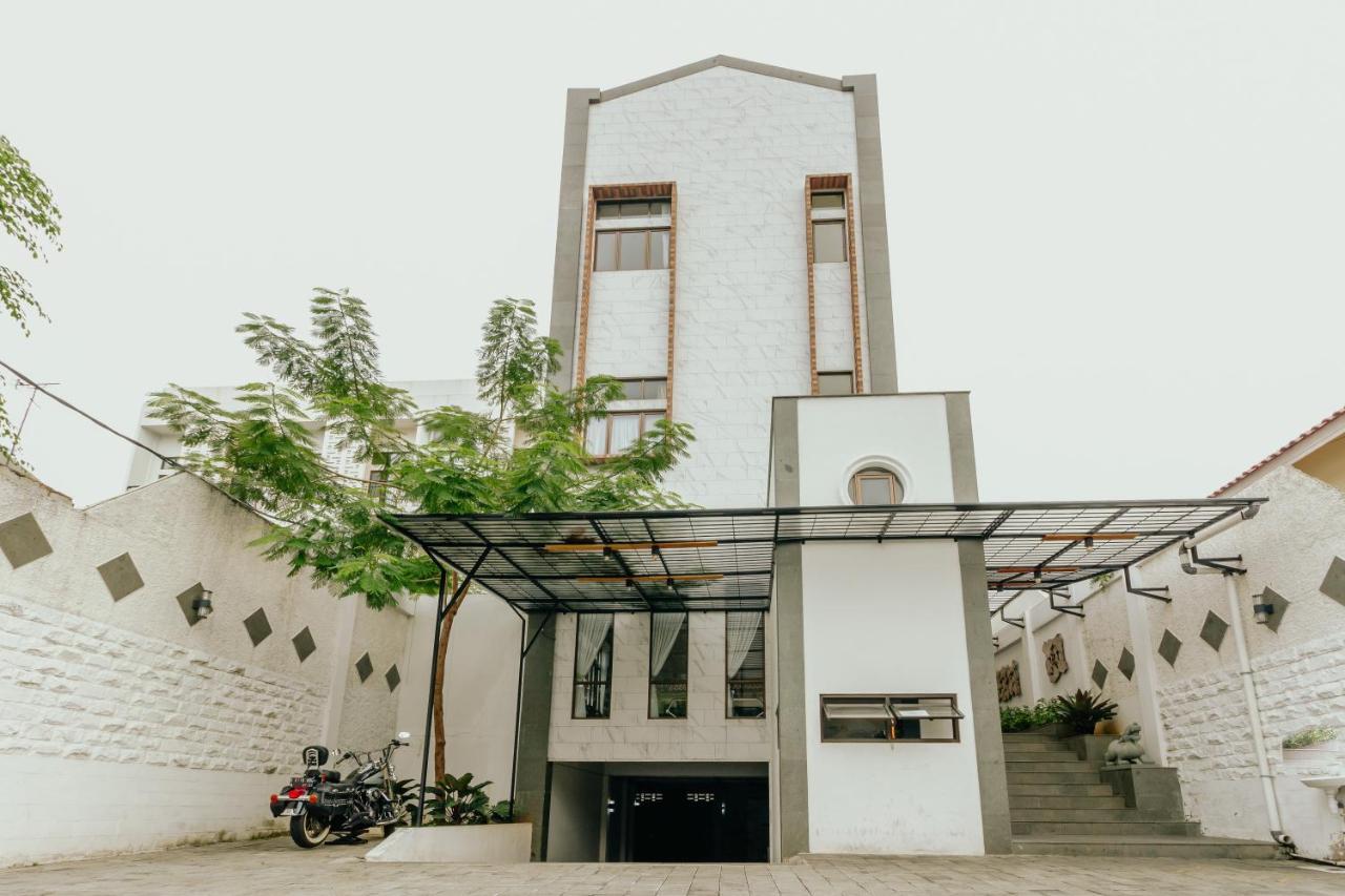 Urbanest Inn House Slipi Jakarta Exterior photo