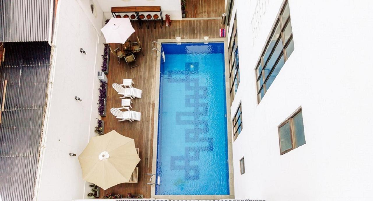 Urbanest Inn House Slipi Jakarta Exterior photo