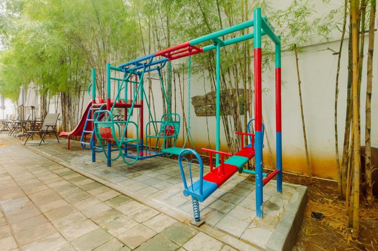 Urbanest Inn House Slipi Jakarta Exterior photo