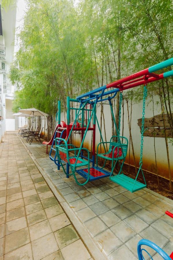 Urbanest Inn House Slipi Jakarta Exterior photo