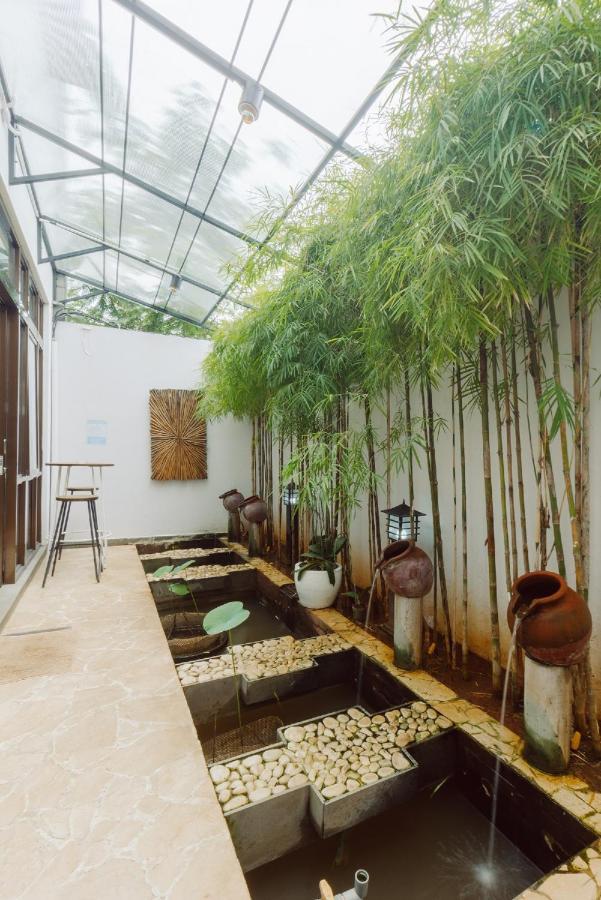 Urbanest Inn House Slipi Jakarta Exterior photo