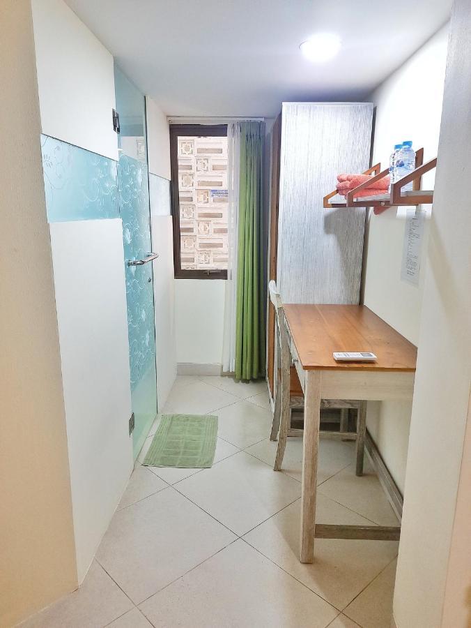 Urbanest Inn House Slipi Jakarta Exterior photo