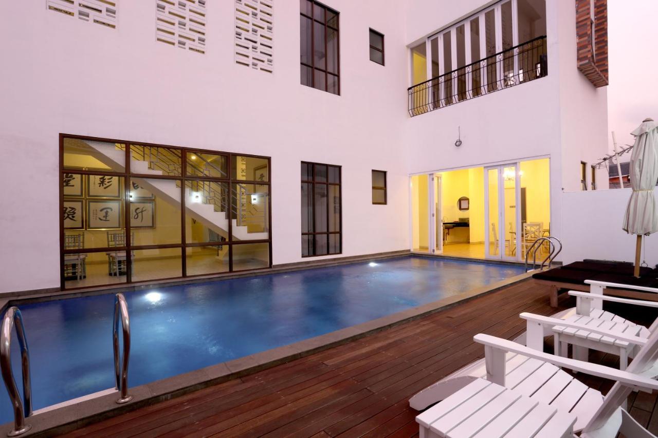Urbanest Inn House Slipi Jakarta Exterior photo